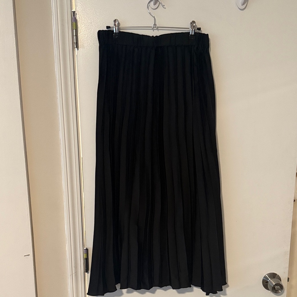 Primark Elegant Black Pleated Maxi Skirt